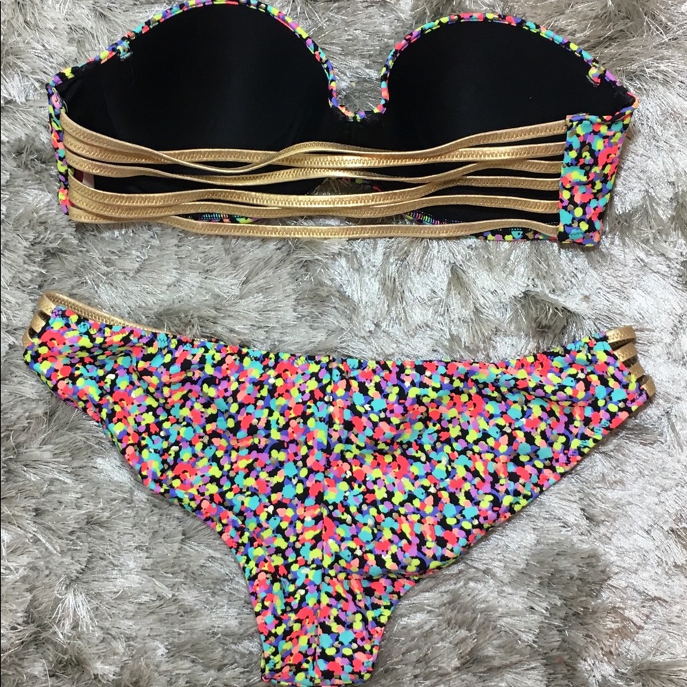 Victoria Secret bikini and a pair of sun glasses - Picture 4 of 6